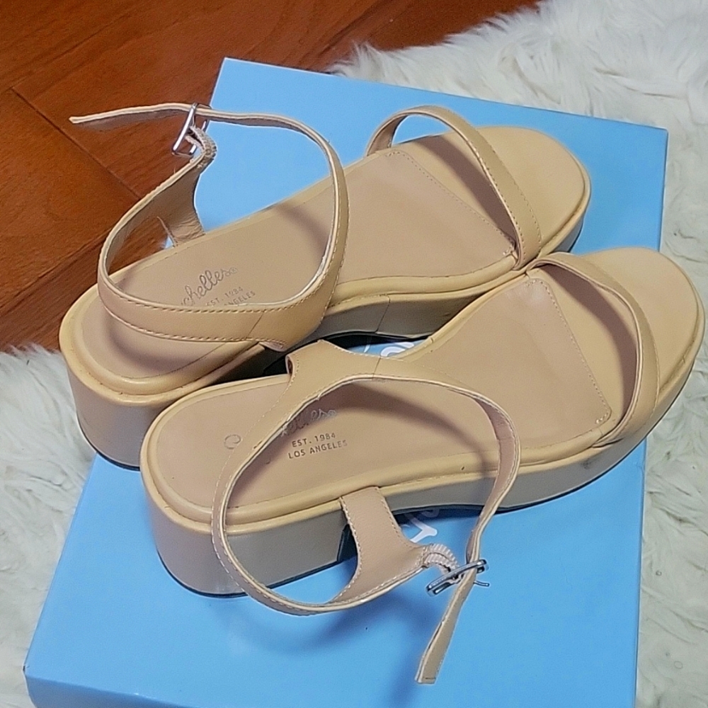 Seychelles size 7 tan 3 in shoes